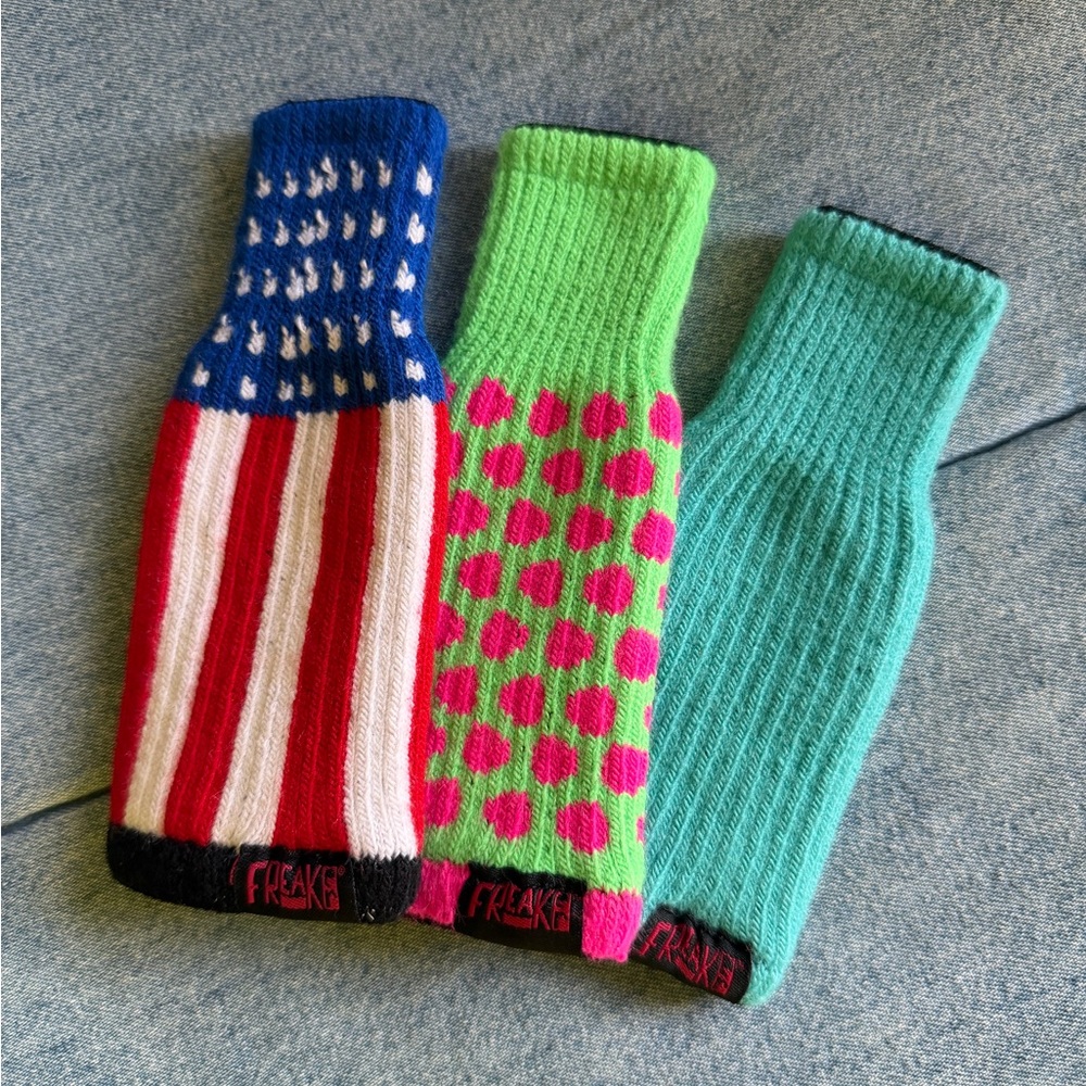 FREAKER 😎 NWOT Group of 3 Knit Bottle Insulating Slippees - Sz OS